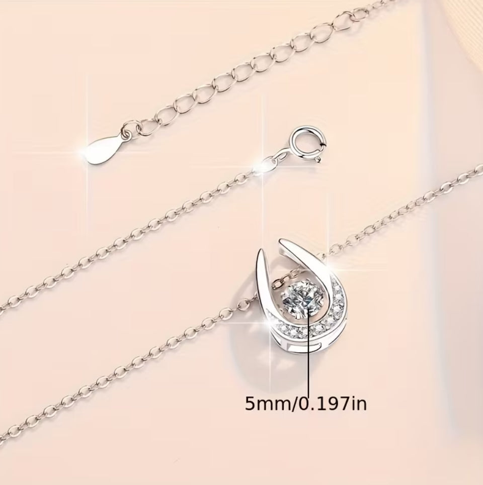 モアサナイト ダンシングストーン 馬蹄ネックレス 0.5ct ｜DカラーVVS1 高輝度ジュエリー（ギフト・記念日）