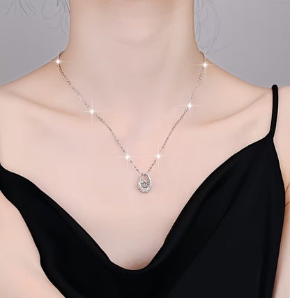 モアサナイト ダンシングストーン 馬蹄ネックレス 0.5ct ｜DカラーVVS1 高輝度ジュエリー（ギフト・記念日）