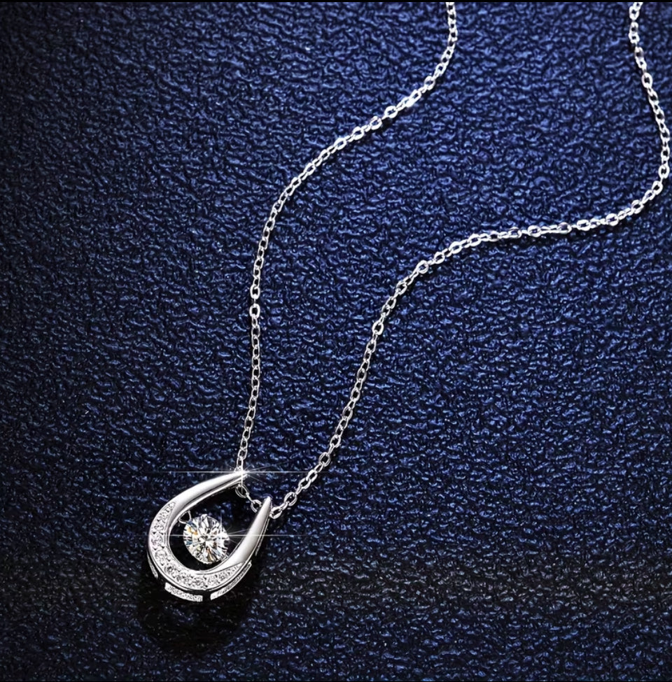 モアサナイト ダンシングストーン 馬蹄ネックレス 0.5ct ｜DカラーVVS1 高輝度ジュエリー（ギフト・記念日）